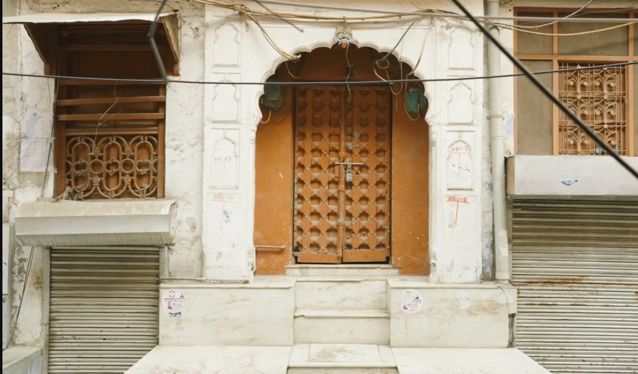 The Locked Doors of Delhi - 6: An ornate wooden doorway